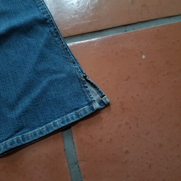 Y2K Campus Crew Medium/Light Wash No Back Pocket Flare Jean - Picture 9 of 12